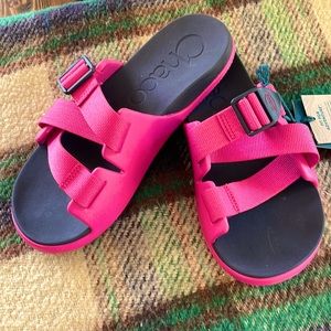 Chaco women’s chillos slide magenta Size 8.